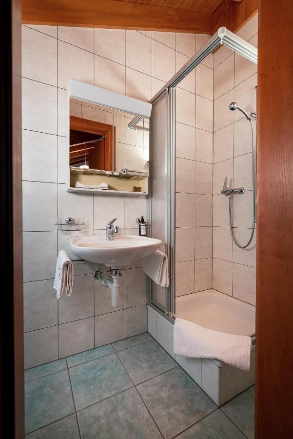 Kulinarik & Geniesser Hotel Strauss Fiesch Luaran gambar